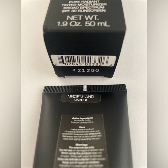 NARS Pure Radiant Tinted Moisturizer SPF 30 Light 3 GROENLAND 1.9 fl oz /BNIB - Picture 4 of 13